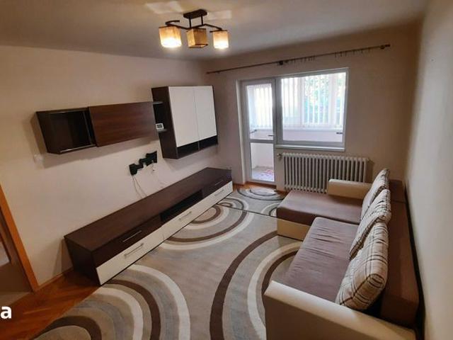 Inchiriez apartament 3 camere, et 1, in Cetate, foste proprietati