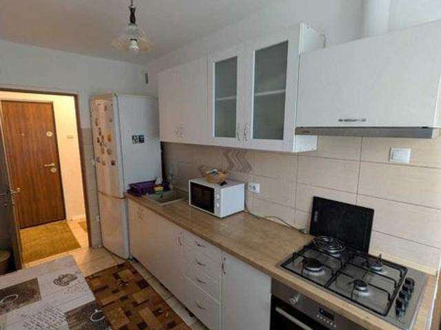 Inchiriez apartament 3 camere, etaj 1