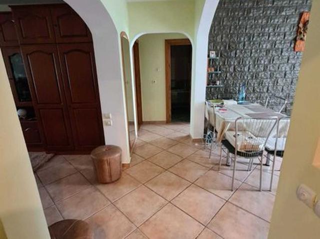 Inchiriez apartament 3 camere, etaj 1 Tudor