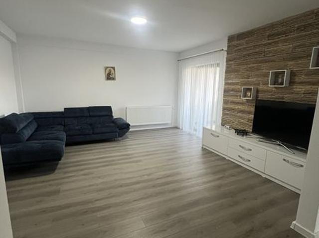 Închiriez apartament 3 camere Falticeni