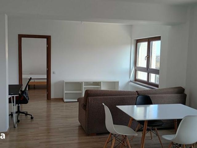 inchiriez apartament 3 camere foarte spatios, nemobilat