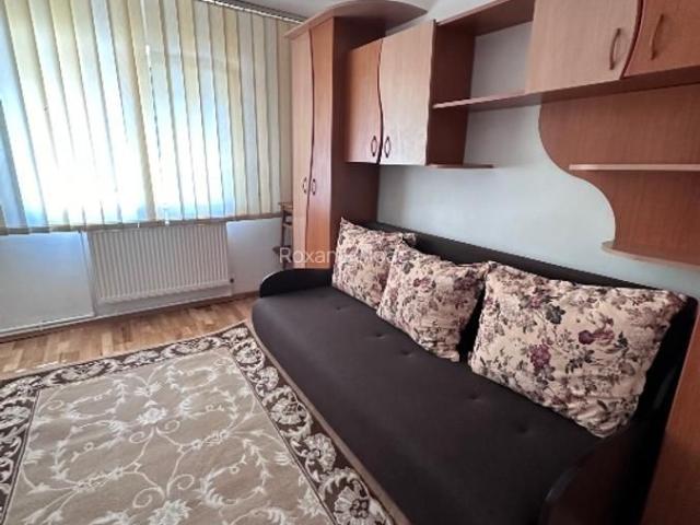 Închiriez apartament 3 camere in zona Inel 2