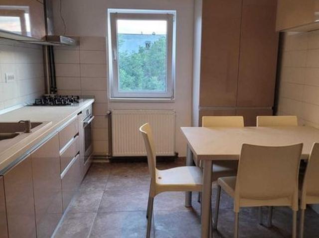 Inchiriez apartament 3 camere in Bucovina, centrala proprie, Mall