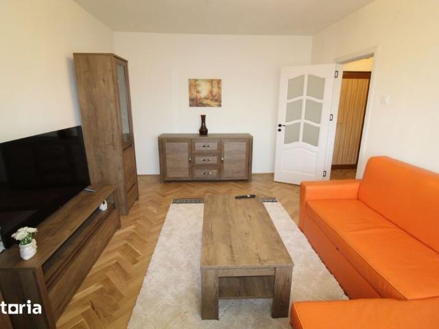 Închiriez apartament 3 camere în Hunedoara, Central Bd. Dacia, 60mp.