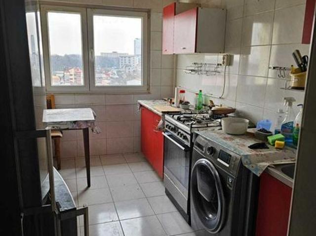 Inchiriez apartament 3 camere in strada Maior V. Bacila
