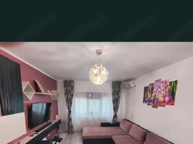Inchiriez apartament 3 camere Micro 16