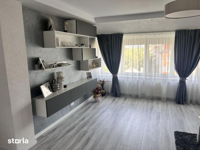 Inchiriez apartament 3 camere Mobilat Stefan Cel Mare