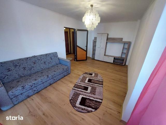 Inchiriez Apartament 3 camere Mobilat utilat 300 euro zona Zero