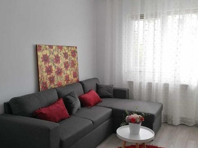 Inchiriez apartament 3 camere mobilat utilat Soveja