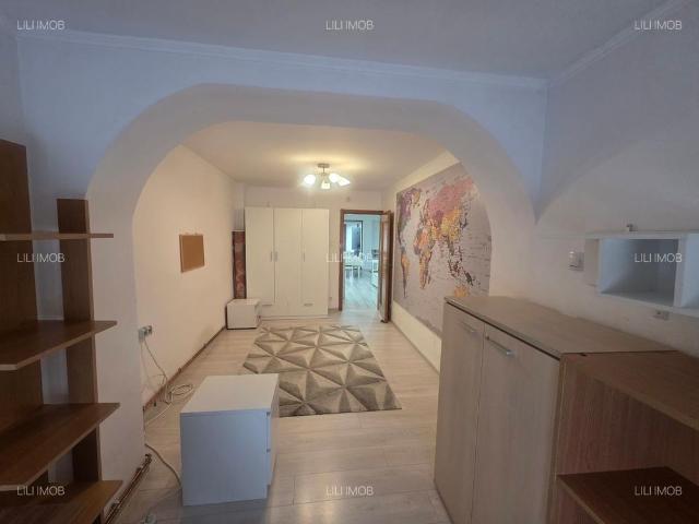 Inchiriez apartament 3 camere mobilat