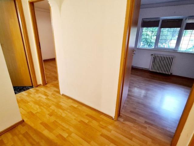 Inchiriez apartament 3 camere nemobilat zona Micalaca ID: RH 43738