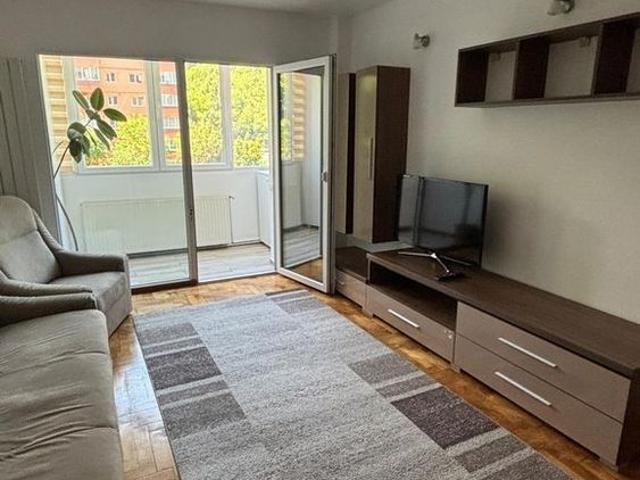Închiriez apartament 3 camere, Răcădău, Brașov