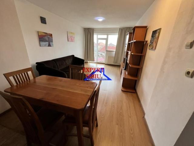 INCHIRIEZ apartament 3 camere,renovat,zona Calea Poplacii