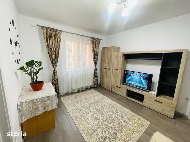 INCHIRIEZ apartament 3 camere – recent renovat – zona Cedonia