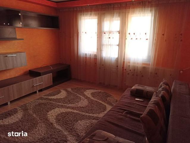 Inchiriez apartament 3 camere Rovine