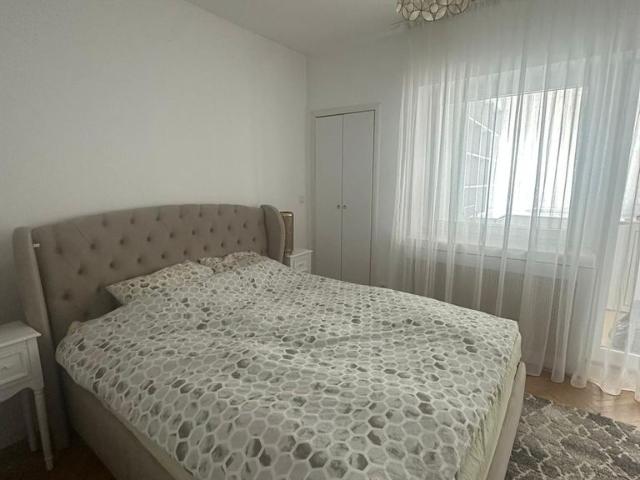 Închiriez apartament 3 camere Sala Palatului!