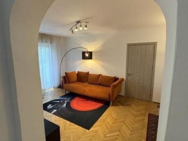 Inchiriez apartament 3 camere, semidecomandat, 70mp, Turda, 699euro