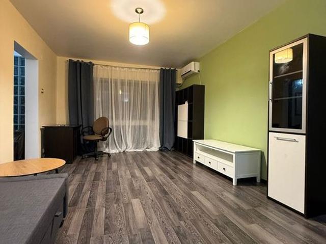 Inchiriez apartament 3 camere semidecomandat capat cug
