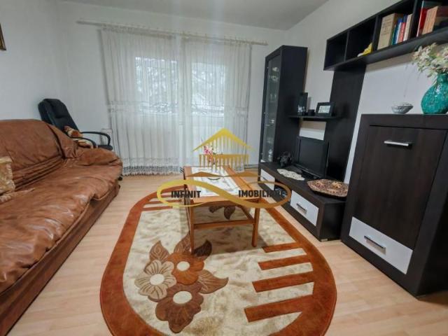 Inchiriez apartament 3 camere semidecomandate, etaj 1, zona Narcisa