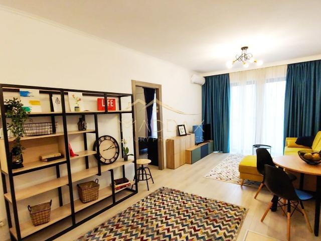 Inchiriez apartament 3 camere SoHo + loc parcare cu statie electrica