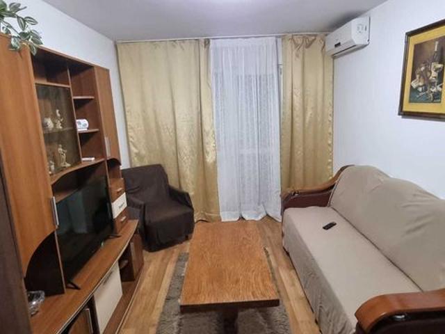 Inchiriez apartament Tomis Nord 3 camere etaj 1 termen lung 400 euro