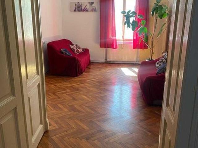 Inchiriez apartament Ultra central pe Xenopol