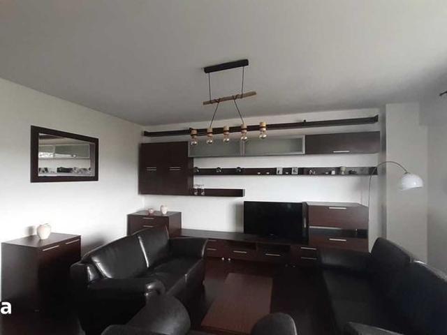 Inchiriez apartament Untold la 10 15 minute de mers pe jos
