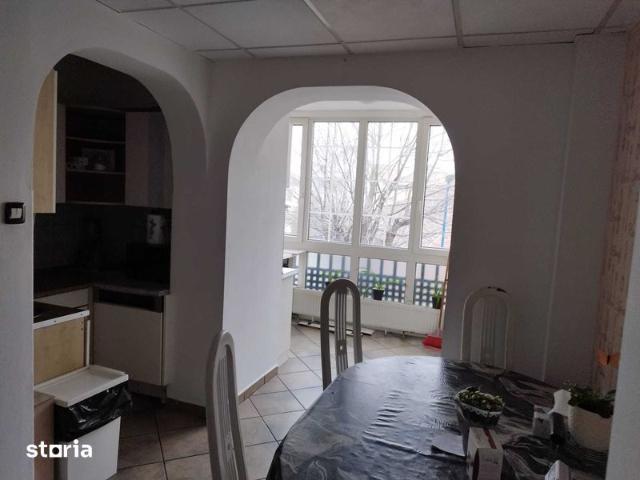 Inchiriez apartament zona Centru Civic