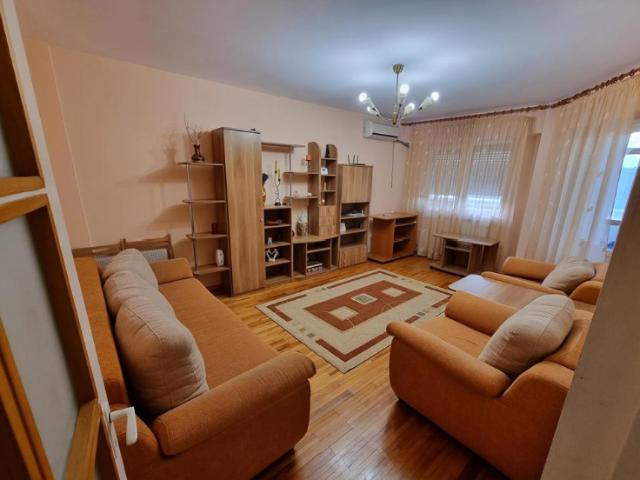 Inchiriez apartament central două camere galați