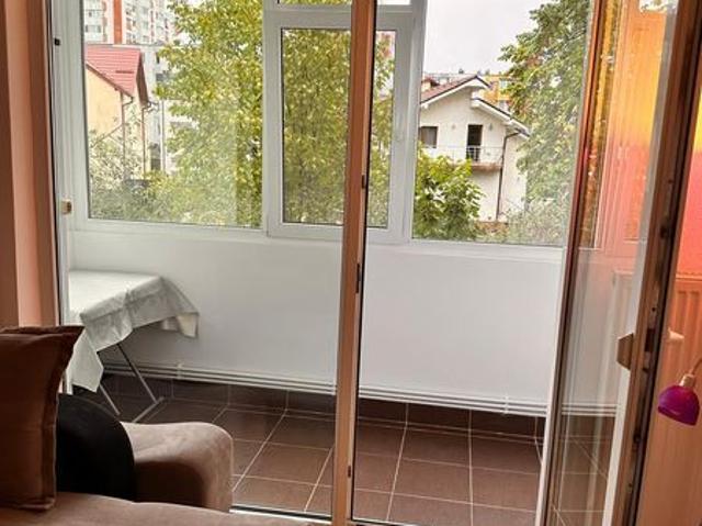 Inchiriez apartament complet mobilat reamenajat open space Gavana