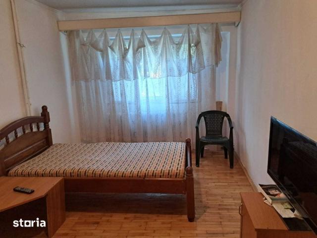 Inchiriez apartament cu 4 camere