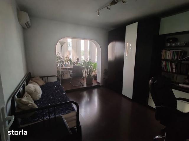 Inchiriez apartament cu 4 camere
