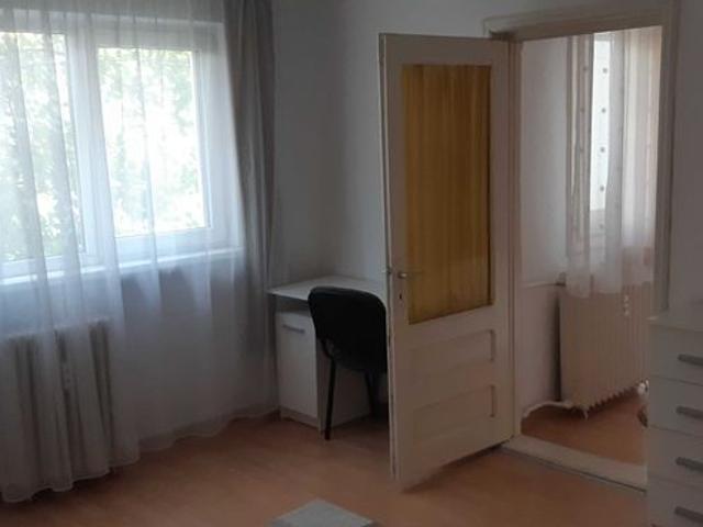 Inchiriez apartament cu 2 camere