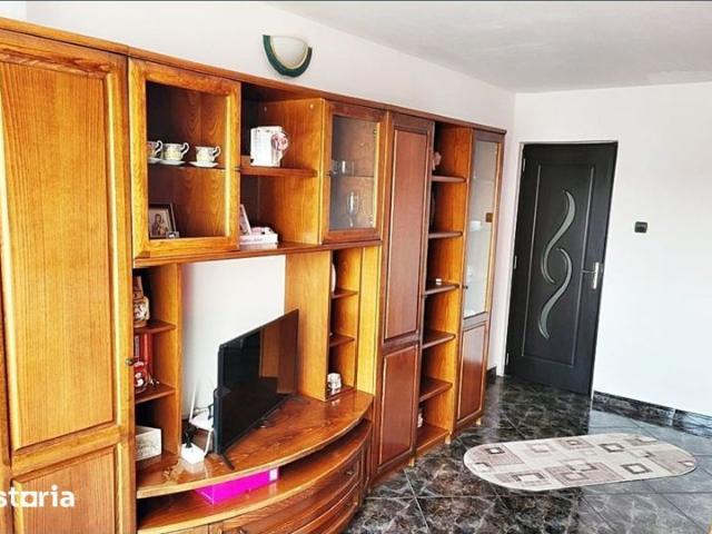 Închiriez apartament cu 2 camere