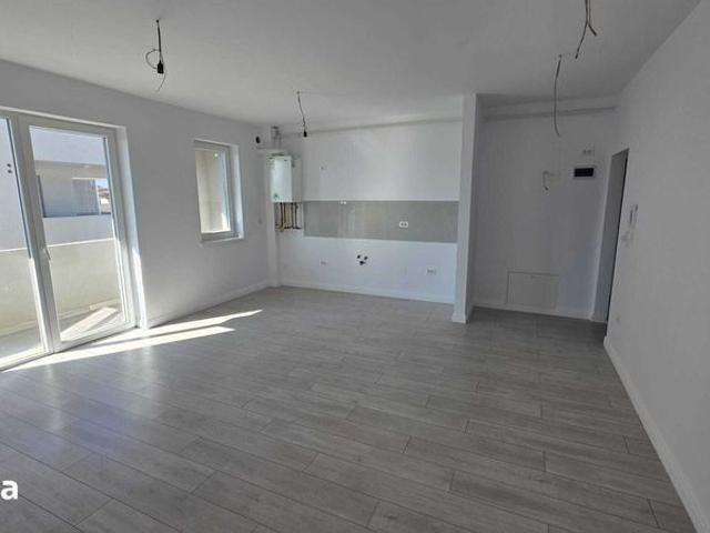 inchiriez apartament cu 2 camere