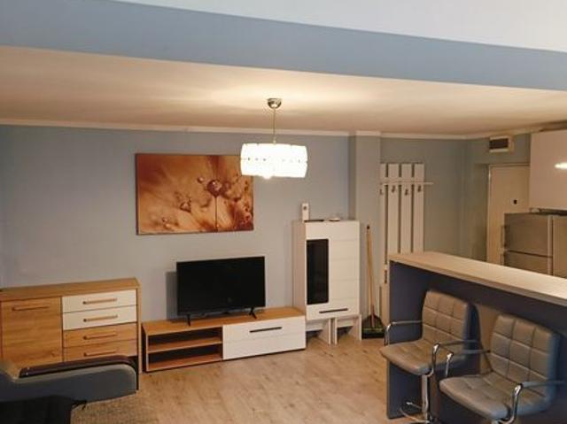 Închiriez apartament cu 2 camere