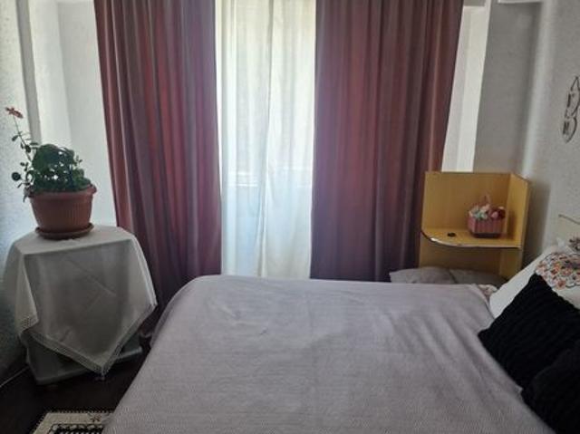 Închiriez apartament cu 2 camere