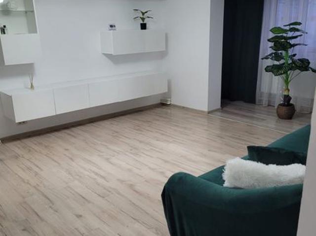 Inchiriez apartament cu 2 camere Zona Capat la 1