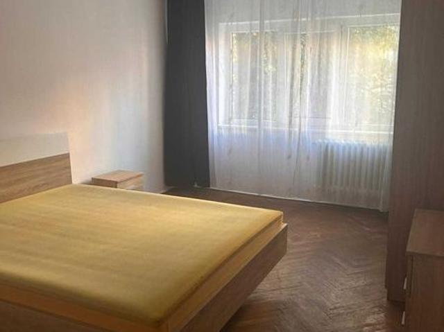 Inchiriez apartament cu 2 camere in zona Complex Studentesc