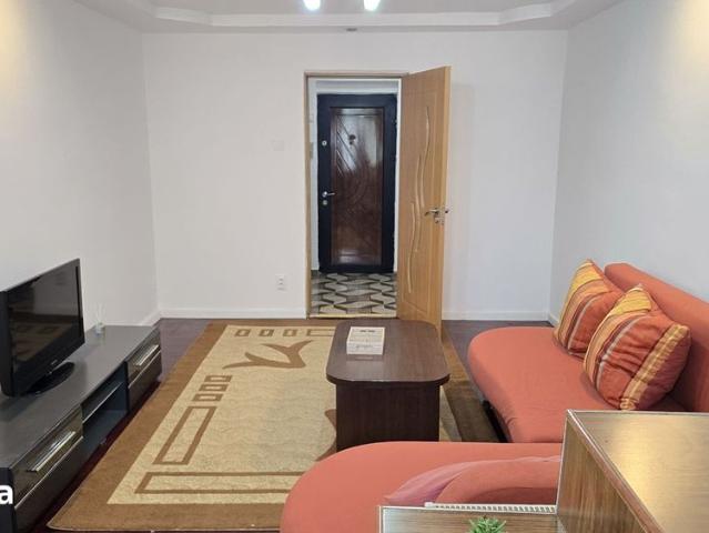 Inchiriez apartament cu 2 camere in Deva, Bld. Dacia, parter, mobilat