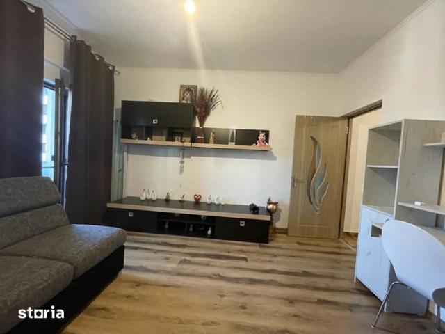 inchiriez apartament cu 2 camere + living