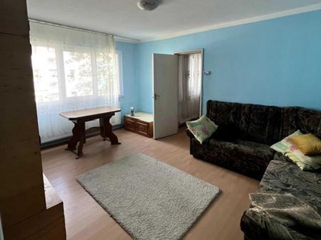 Inchiriez apartament cu 2 camere pe strada George Cosbuc 38 mp