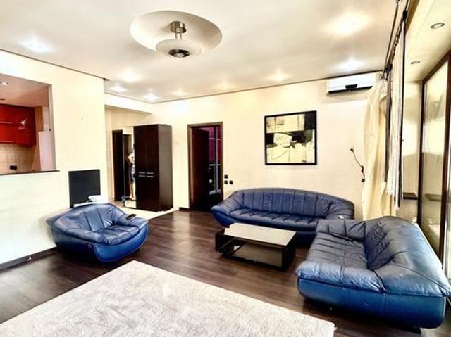 Inchiriez apartament cu 2 camere plus camera de lucru