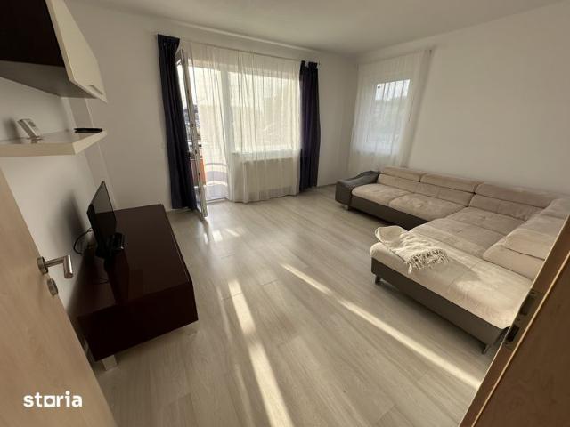 Inchiriez apartament cu 2 camere si gradina proprie in zona Coresi