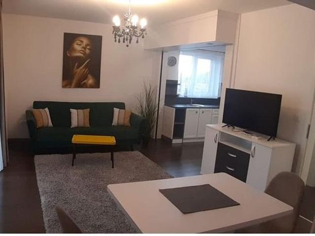 Inchiriez apartament cu 2 camere si loc de parcare in Avantgarden
