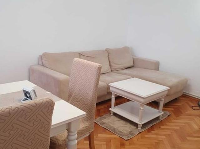 Inchiriez Apartament cu 2 camere strada Scoala de Inot