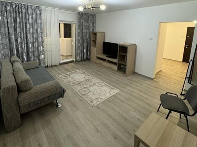 Inchiriez apartament cu 3 camere
