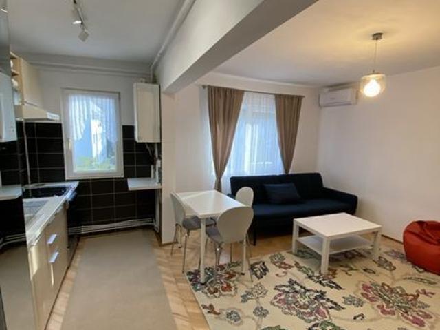 Inchiriez apartament cu 3 camere