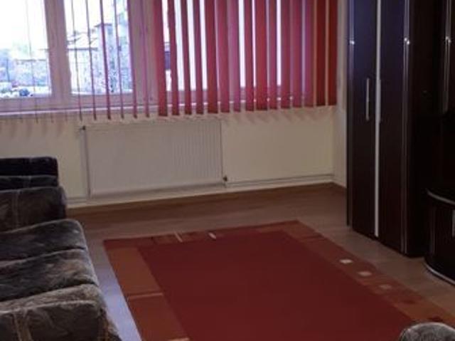 Închiriez apartament cu 3 camere