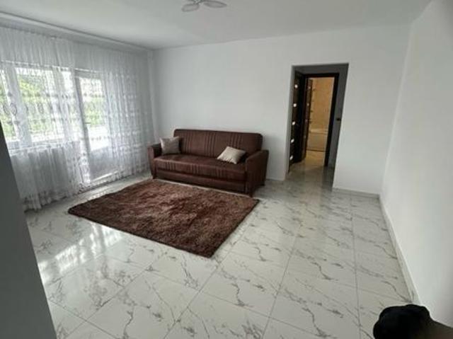 Inchiriez apartament cu 3 camere